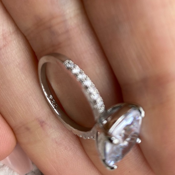 NEW 925 Sterling Silver Simulated Diamond 💍 Ring - Picture 4 of 10